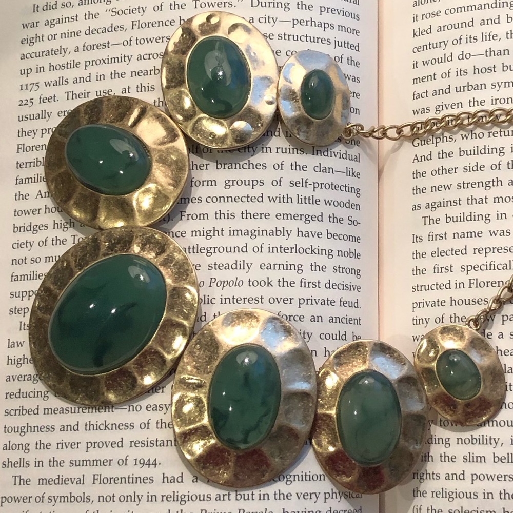 SOLD❤️Gorgeous Green & Gold Necklace